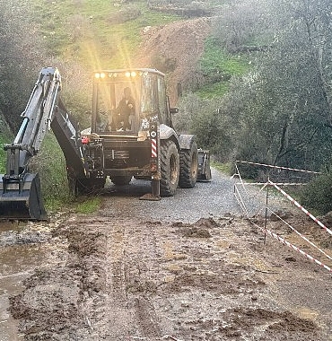 baskan-cercioglunun-onculugunde-aydinin-tum-ilcelerinde-yol-yapim-ve-yenileme-calismalari-suruyor.jpg