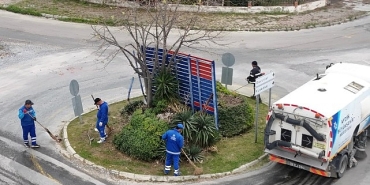 baskan-cercioglunun-onculugunde-kusadasinin-dort-bir-yaninda-calismalar-devam-ediyor.jpg