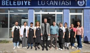 baskan-dumandan-mujdeli-haber-belediye-lokantasinda-4-cesit-yemek-herkes-icin-45-lira-XalCalqn.jpg