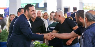 baskan-erman-uzundan-bayram-oncesi-pazaryeri-ziyareti.jpg