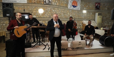 baskan-ertas-basin-mensuplariyla-yeni-yili-kutladi.jpg
