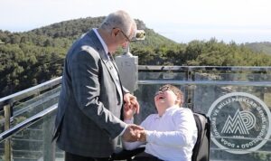 baskan-ertas-engelli-ogrencinin-dilegini-gerceklestirdi-XJyLvXnx.jpg