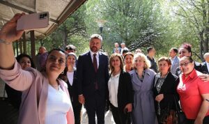 baskan-gorkem-duman-muhtarlarla-bulustu-TGLbxBnr.jpg