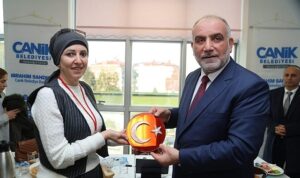 baskan-ibrahim-sandikci-5-yilda-3-bin-730-hanim-kardesimize-sertifikali-mesleki-egitim-verdik-MuF34GIn.jpg