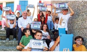 baskan-ibrahim-sandikcidan-cocuklar-icin-goz-dolduran-projeler-w1NTHNGR.jpg