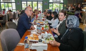 baskan-isik-sehit-anneleri-ve-esleriyle-bir-araya-geldi-n2AeHWCZ.jpg