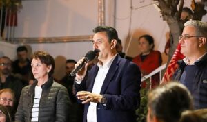 baskan-kirgozun-ev-ziyaretleri-mitinge-donusuyor-7CcWixX7.jpg
