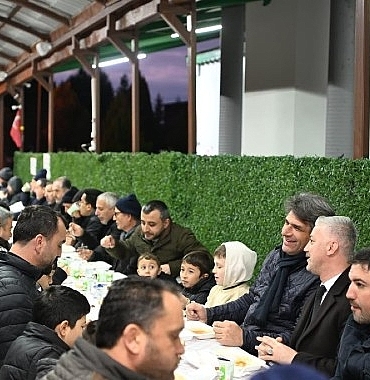 baskan-kocaman-iftar-sofrasinda-bulustu.jpg