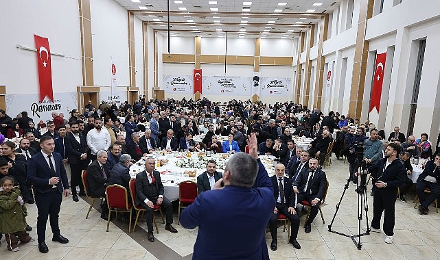 baskan-mesut-ozarslan-corumlulari-iftarda-agirladi.jpg