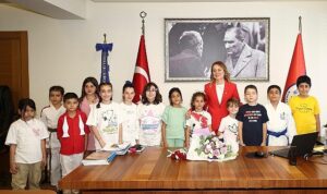 baskan-mutlu-cocuklarin-ayrimciliga-ugramadigi-bir-konak-icin-calisiyoruz-cZVVE36K.jpg