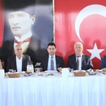 baskan-onal-muhtarlarla-bulustu-bayrakli-icin-gece-gunduz-calisiyoruz.jpg