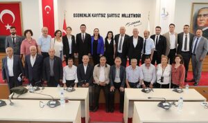 baskan-onal-muhtarlarla-bulustu-her-vatandasimizin-sesine-kulak-verecegiz-DYnsBVzx.jpg
