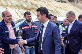 baskan-onal-santiyede-iscilerle-bulustu.jpg