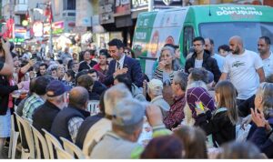 baskan-onal-sevgi-yolunda-vatandaslarla-bulustu-verdigim-sozleri-teker-teker-yerine-getirecegim-DFRL6G16.jpg