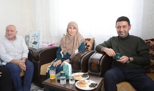 baskan-onal-sozunu-tuttu-bilgi-teyzeyle-bulustu-CrLTl4BS.jpg