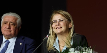 baskan-ovalioglu-gorev-basa-dustuyse-aysegul-burada.jpg