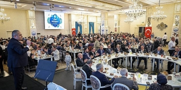baskan-ozarslan-vakif-dostlariyla-iftar-sofrasinda-bulustu.jpg