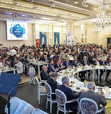 baskan-ozarslan-vakif-dostlariyla-iftar-sofrasinda-bulustu.jpg