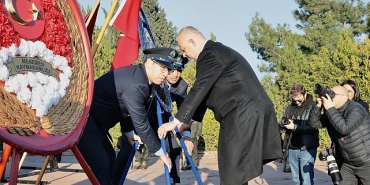 baskan-pehlivan-menemen-sehit-kubilay-ve-silah-arkadaslarini-bagrina-basti.jpg