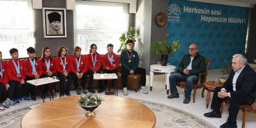 baskan-sadi-ozdemir-basarili-sporculari-agirladi.jpg