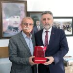 baskan-sandaldan-24-muhtara-tesekkur-plaketi-HuxEGMRN.jpg