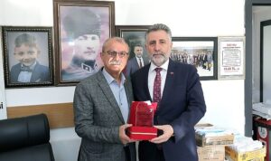 baskan-sandaldan-24-muhtara-tesekkur-plaketi-HuxEGMRN.jpg
