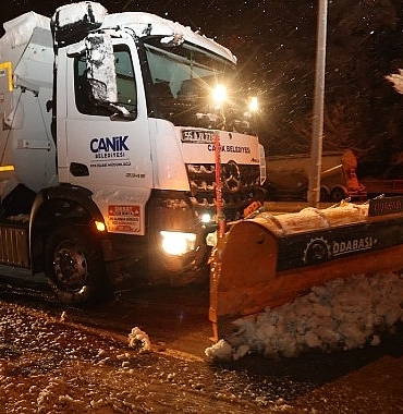 baskan-sandikcidan-yerinde-takip-canikte-7-24-karla-mucadele.jpg