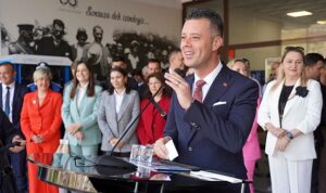 baskan-sarikurt-ve-meclis-uyeleri-mazbatalarini-aldi-r4GxFBpW.jpg