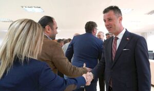 baskan-sarikurt-ve-meclis-uyeleri-personel-ile-bayramlasti-Y85pn5Gm.jpg