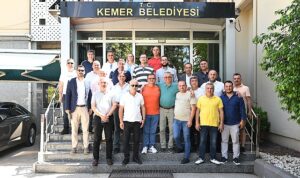 baskan-topaloglu-kemerdeki-acentecilerle-bir-araya-geldi-9pfki6eH.jpg