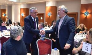 baskan-topaloglu-saglik-calisanlariyla-yemekte-bulustu-WMyds5YU.jpg