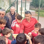 baskan-topaloglundan-gelecegin-futbolcularina-baklava-jesti.jpg