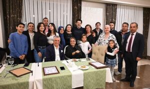 baskan-topaloglundan-tiyatro-oyuncularina-iftar-yemegi-AspO71aX.jpg