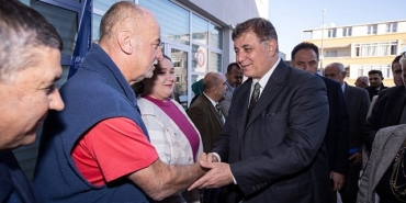 baskan-tugay-aliagada-muhtarlarla-bir-araya-geldi-yurekten-sevgiyle-durust-hizmet-anlayisiyla-yaninizdayiz.jpg