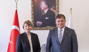 baskan-tugay-birlesik-krallik-turkiye-buyukelcisini-agirladi-3jfZOFuC.jpg