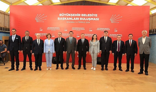 baskan-tugay-chpli-buyuksehir-belediye-baskanlari-bulusmasina-katildi.jpg