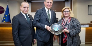 baskan-tugay-egeli-sanayicilerin-konugu-oldu-kredi-verseler-de-vermeseler-de-yapacagiz.jpg