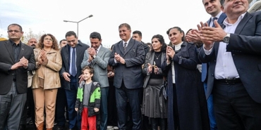 baskan-tugay-hic-kimse-basini-one-egmesin-halkimizin-yaninda-olacagiz.jpg