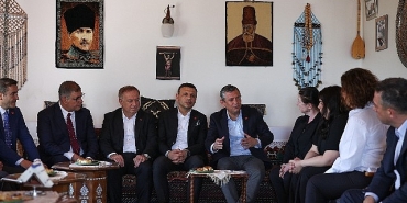 baskan-tugay-istanbulda-chp-genel-baskani-ozgur-ozel-ile-bir-araya-geldi.jpg