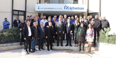 baskan-tugay-izbeton-iscileriyle-bulustu-2025in-yol-haritasi-cizildi.jpg