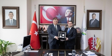 baskan-tugay-torbalida-koordinasyon-toplantisi-duzenledi-izmirin-ana-arterlerini-yenileyecegiz.jpg