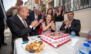 baskan-tunc-soyerden-dilana-dogum-gunu-surprizi-thnpgReU.jpg