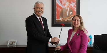 baskan-turkmenden-anlamli-8-mart-kutlamasi.jpg