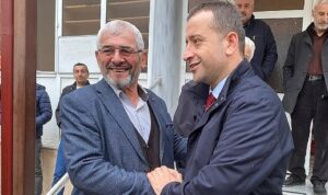 baskan-tutusa-yesilovada-sevgi-seli-rZLWr2is.jpg