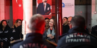 baskan-vekili-busra-ozdemir-2026-yilini-itfaiye-personeli-ile-karsiladi.jpg