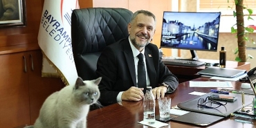 baskan-vekili-ibrahim-akindan-ornek-davranis.jpg