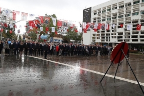 baskan-vekili-ozdemir-celenk-sunma-torenine-katildi.jpg