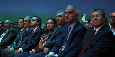 baskan-vekili-ozdemir-resort-turizm-kongresine-katildi.jpg