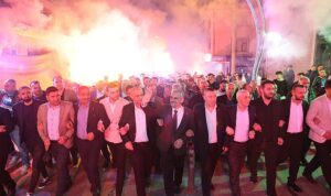 bayburtlulardan-bunyamin-ciftciye-sevgi-seli-YAPuP9MA.jpg