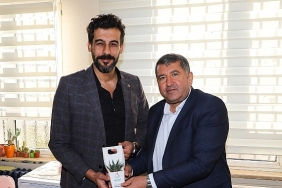 bayindir-belediye-baskani-davut-sakarsu-ogretmenler-gunu-dolayisiyla-okullari-ziyaret-etti.jpg